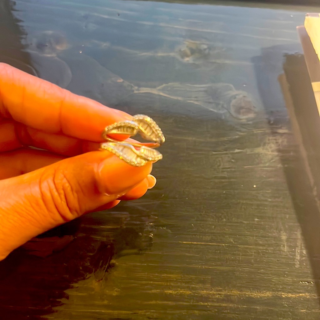Beautiful 14k White Gold Ring Guard Embrace 999$